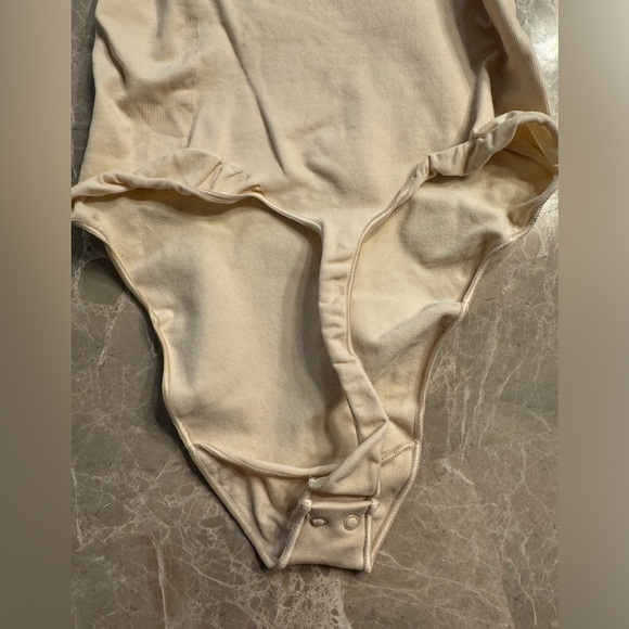 SEAMLESS SCULPT THONG BODYSUIT - Picture 6 of 11